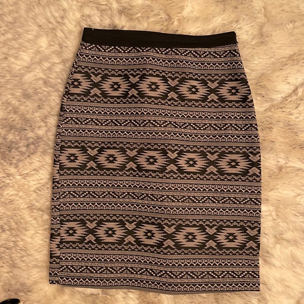 Black & tan print body con skirt with back zipper